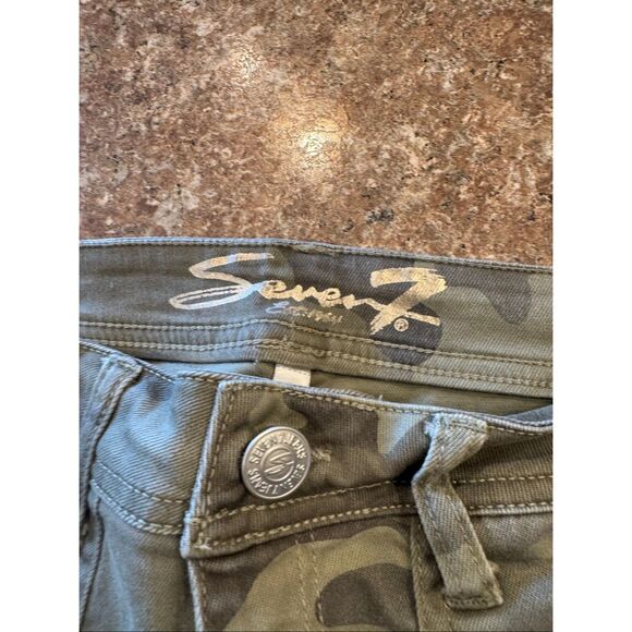 Woman’s seven jeans camouflage shorts size 6, never worn - Picture 2 of 4
